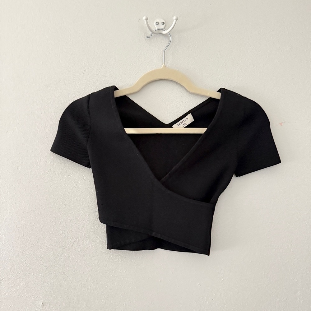 BABATON Aritzia Black Sculpt Knit Wrap Front V Neck Cropped Ribbed Shirt XXS